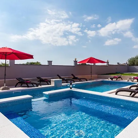 Luxury Hedone With Pool & Whirpool In Near The Pula