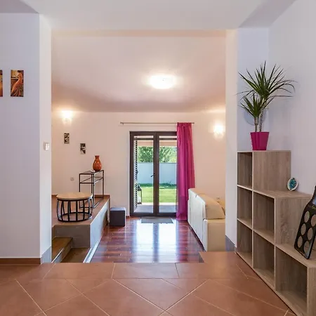 Luxury Hedone With Pool & Whirpool In Near The * Pula