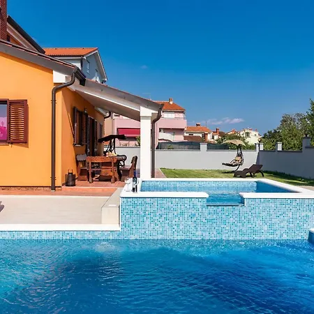 Luxury Hedone With Pool & Whirpool In Near The Pula