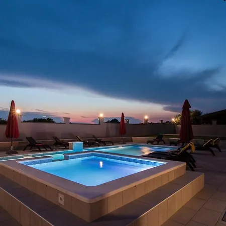 Willa Luxury Hedone With Pool & Whirpool In Near The Pula