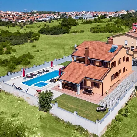 Luxury Hedone With Pool & Whirpool In Near The * Pula