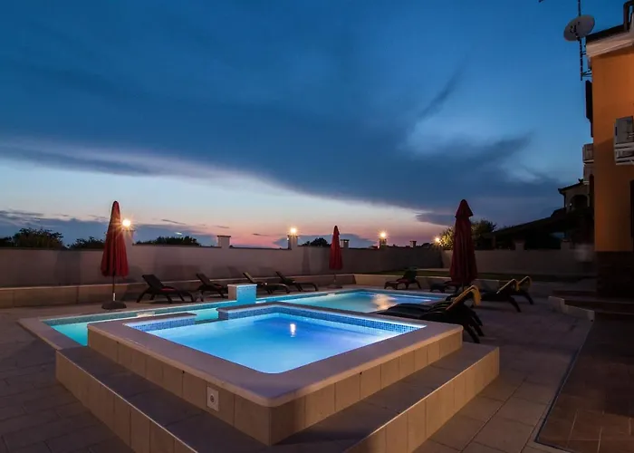 Villa Luxury Hedone With Pool & Whirpool In Near The Pula