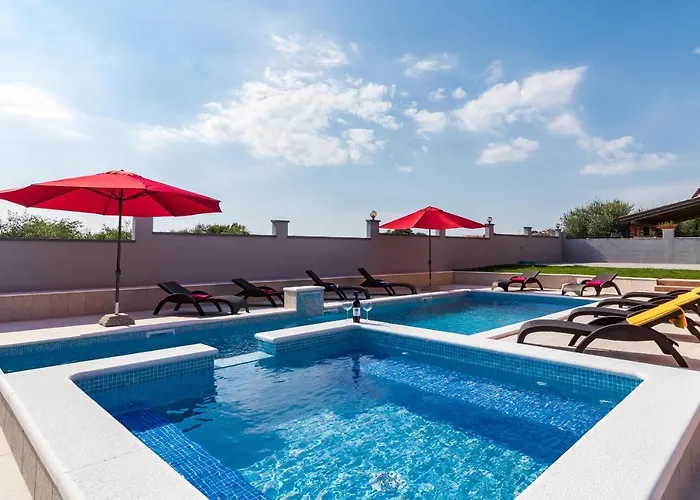 Luxury Hedone With Pool & Whirpool In Near The Pula