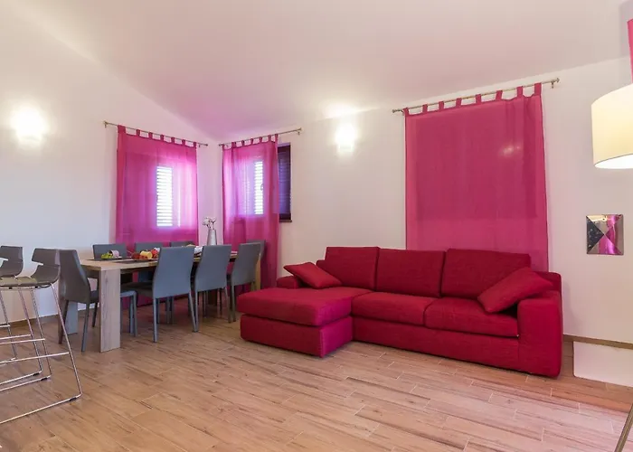 Luxury Hedone With Pool & Whirpool In Near The * Pula