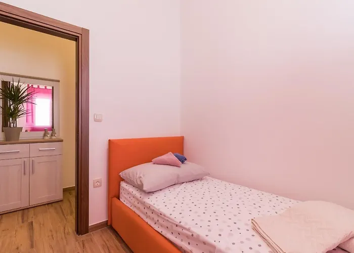 Luxury Hedone With Pool & Whirpool In Near The *