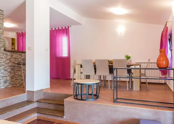 Luxury Hedone With Pool & Whirpool In Near The * Pula