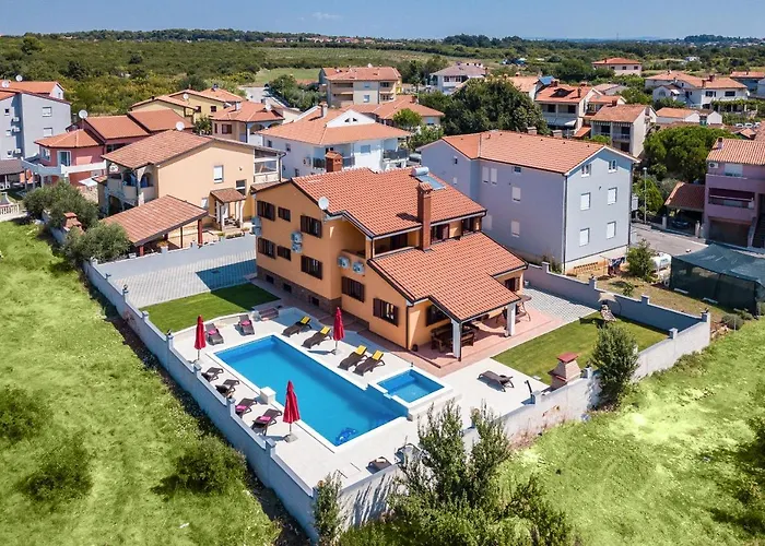 Villa Luxury Hedone With Pool & Whirpool In Near The Pula