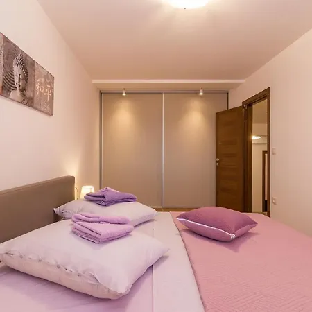 Luxury Hedone With Pool & Whirpool In Near The 别墅