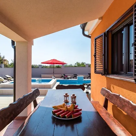 Luxury Hedone With Pool & Whirpool In Near The 别墅