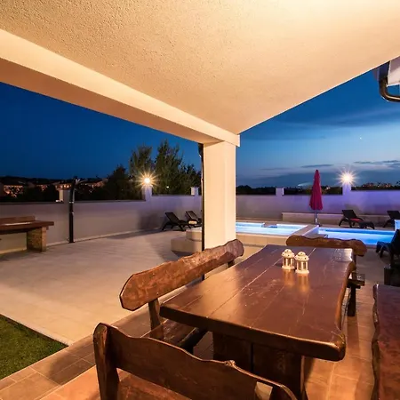 Luxury Hedone With Pool & Whirpool In Near The 别墅 *