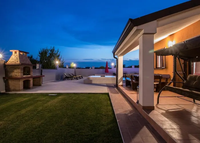 Luxury Hedone With Pool & Whirpool In Near The فيلة