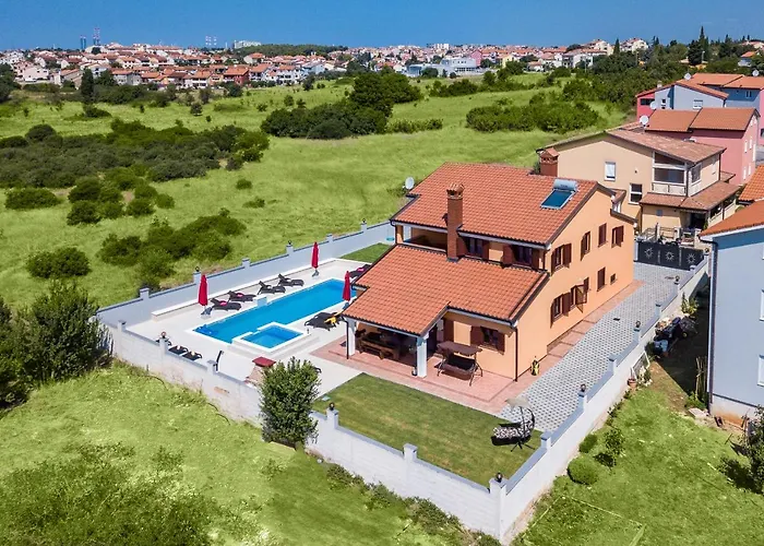 Luxury Hedone With Pool & Whirpool In Near The * بولا