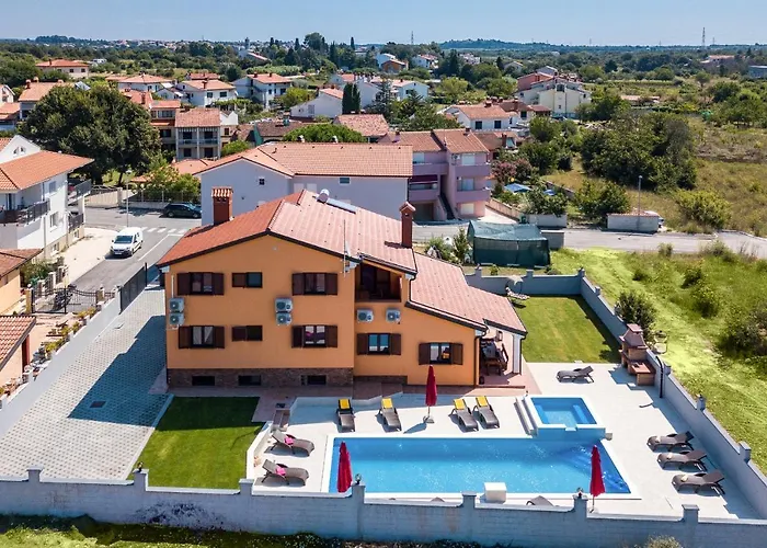 Luxury Hedone With Pool & Whirpool In Near The بولا