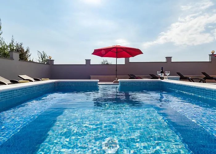 Luxury Hedone With Pool & Whirpool In Near The فيلة *