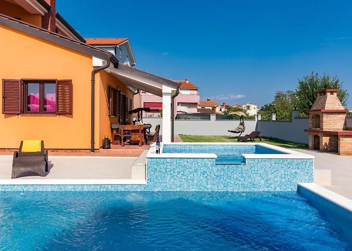 Luxury Hedone With Pool & Whirpool In Near The بولا