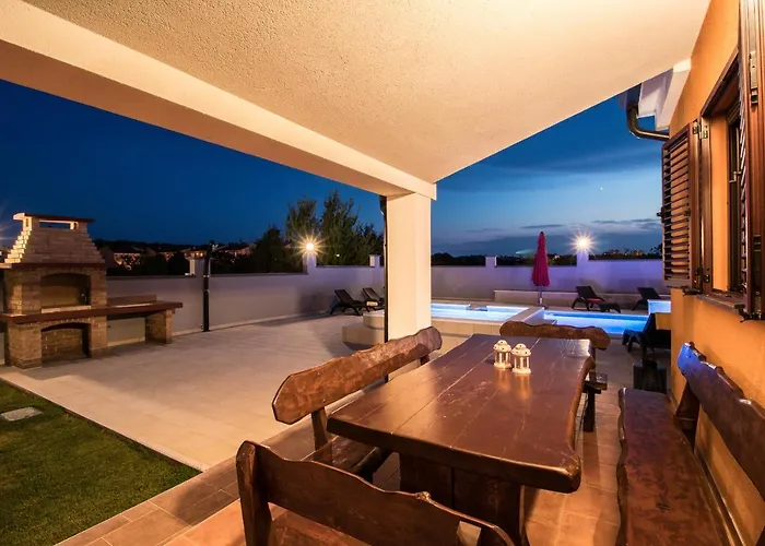 Luxury Hedone With Pool & Whirpool In Near The فيلة *